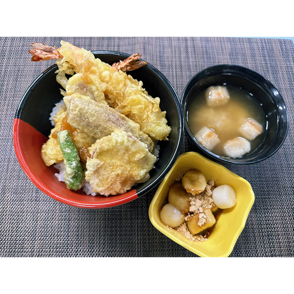 青バナナと海老の特製天丼